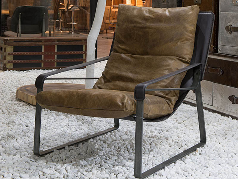 Metal Base Retro Leather Lounge Chair