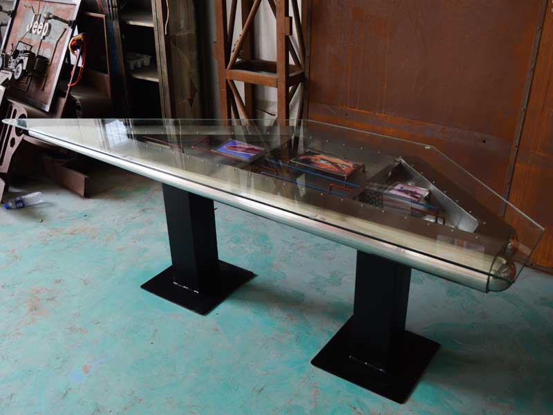 Aluminum Cover Vintage Style Metal Rivets Wing Desk For Office